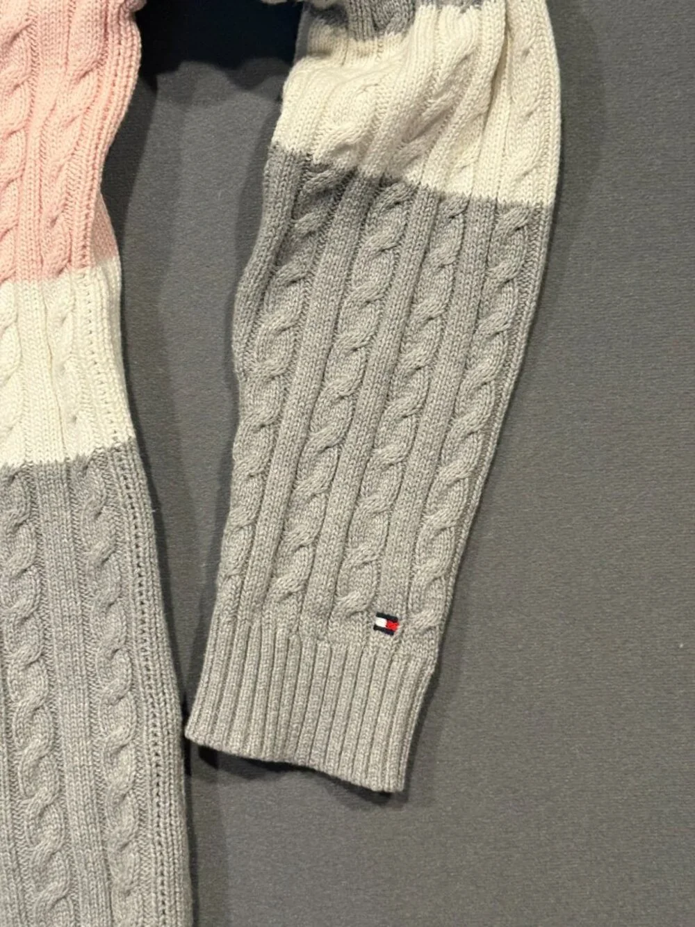 Tommy Hilfiger Men’s Cable Knit Sweater Small Gray Pink Colorblock Cotton